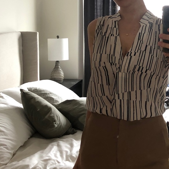 White sleeveless blouse - Picture 4 of 4